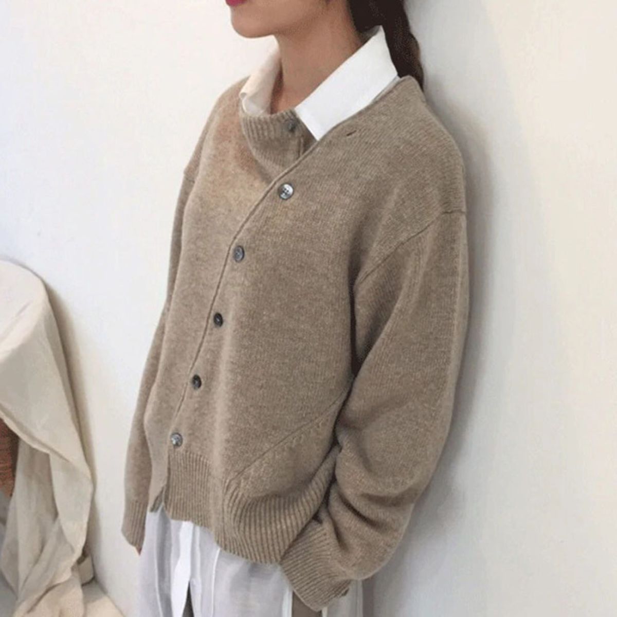 Women's soft-knit sweater with a button placket and a loose fit - J&B; - 6 - Elvaroza.com