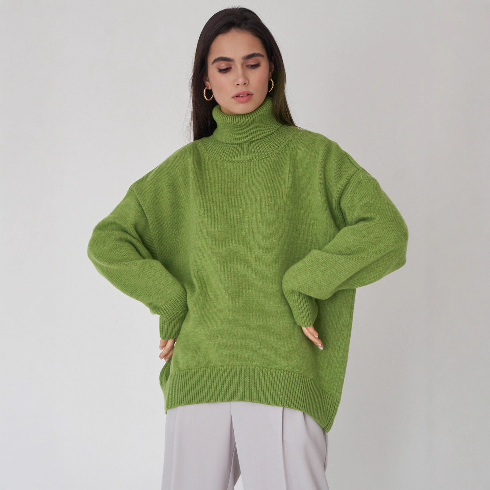 Women's loose-fitting sweater with a turtleneck and long sleeves - J&B; - 1 - Elvaroza.com