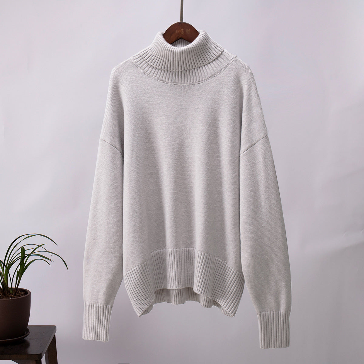 Women's loose-fitting sweater with a turtleneck and long sleeves - J&B; - 4 - Elvaroza.com