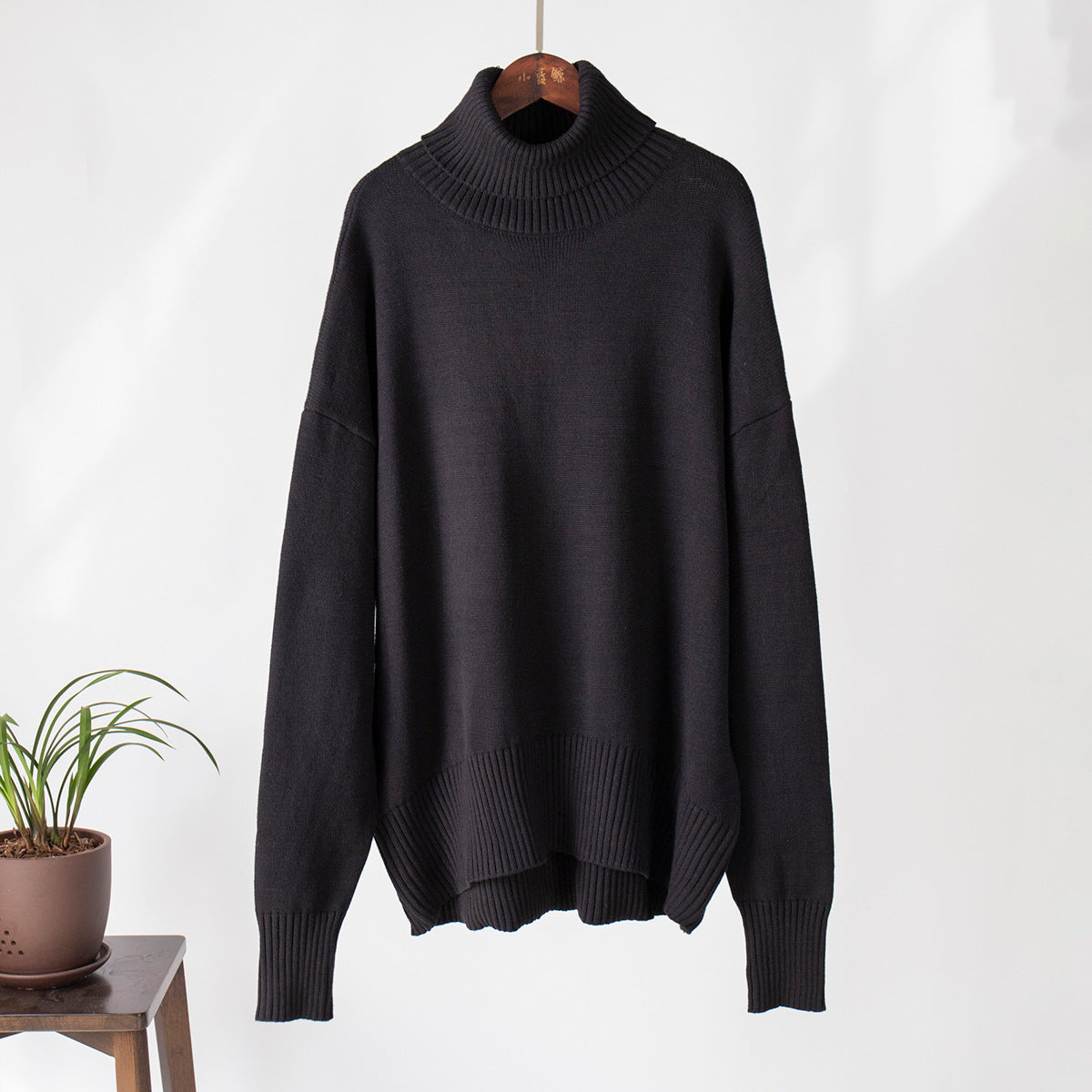 Women's loose-fitting sweater with a turtleneck and long sleeves - J&B; - 11 - Elvaroza.com