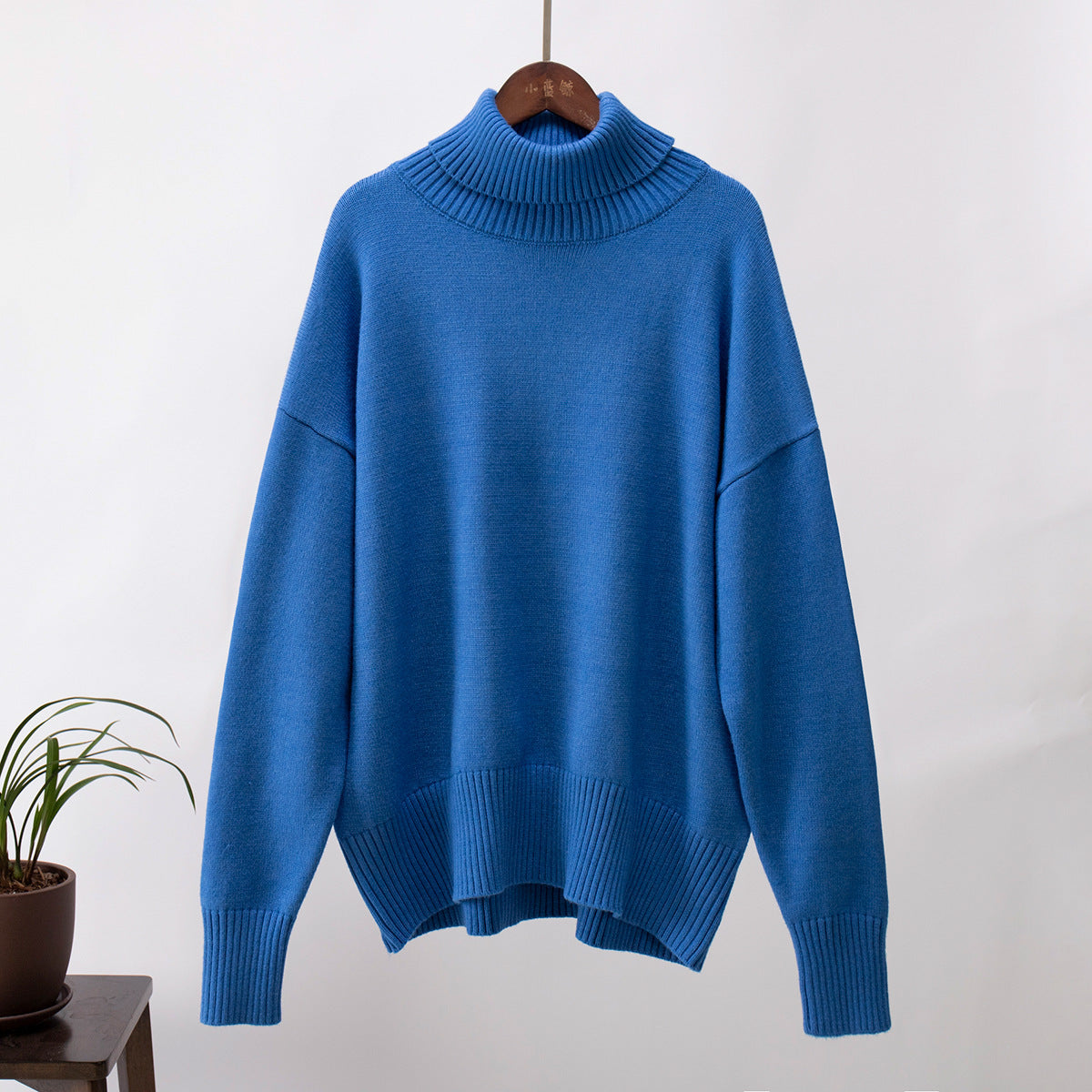 Women's loose-fitting sweater with a turtleneck and long sleeves - J&B; - 12 - Elvaroza.com