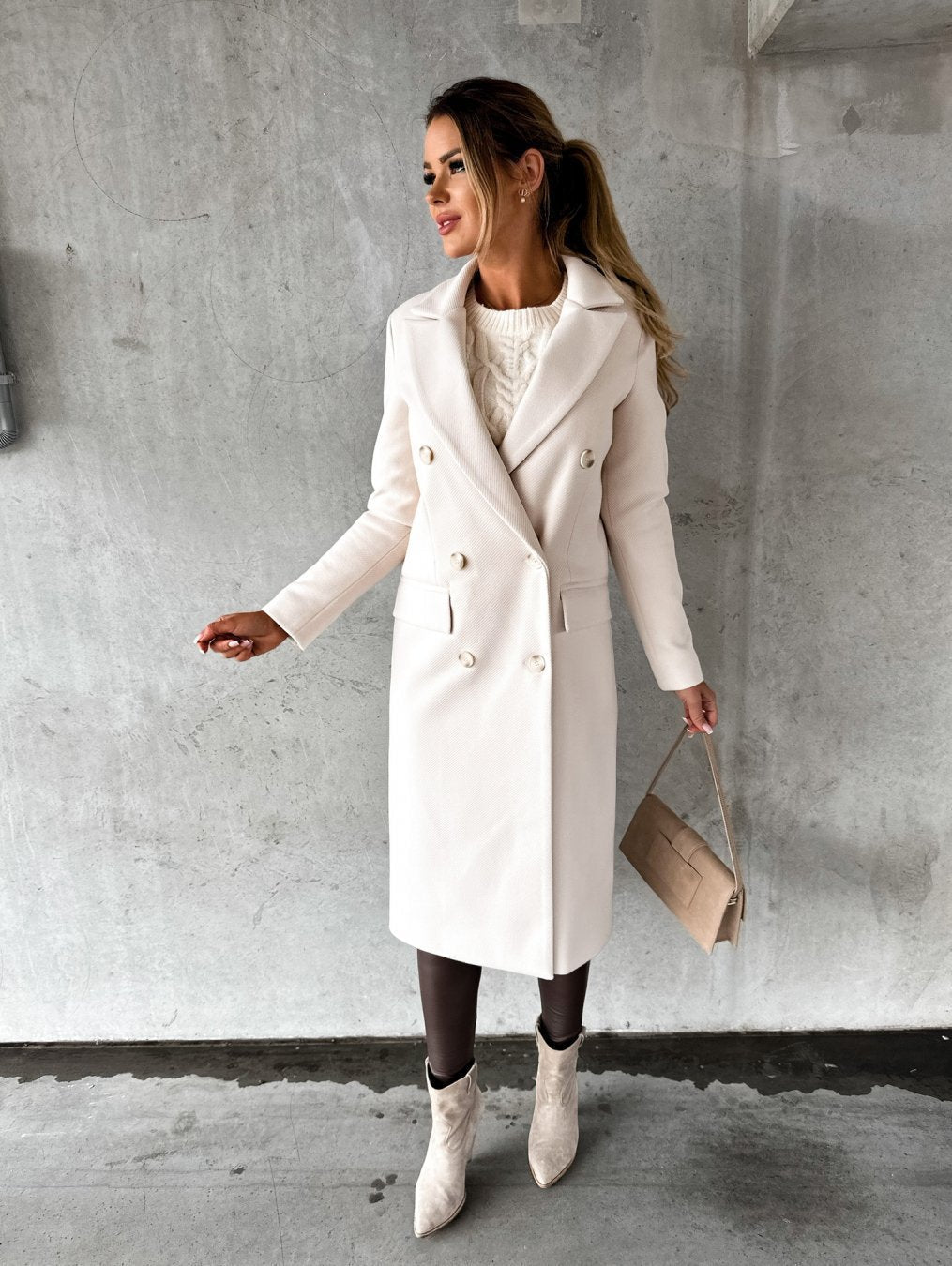 Double-breasted women's coat with pockets and an elegant cut - J&B; - 5 - Elvaroza.com