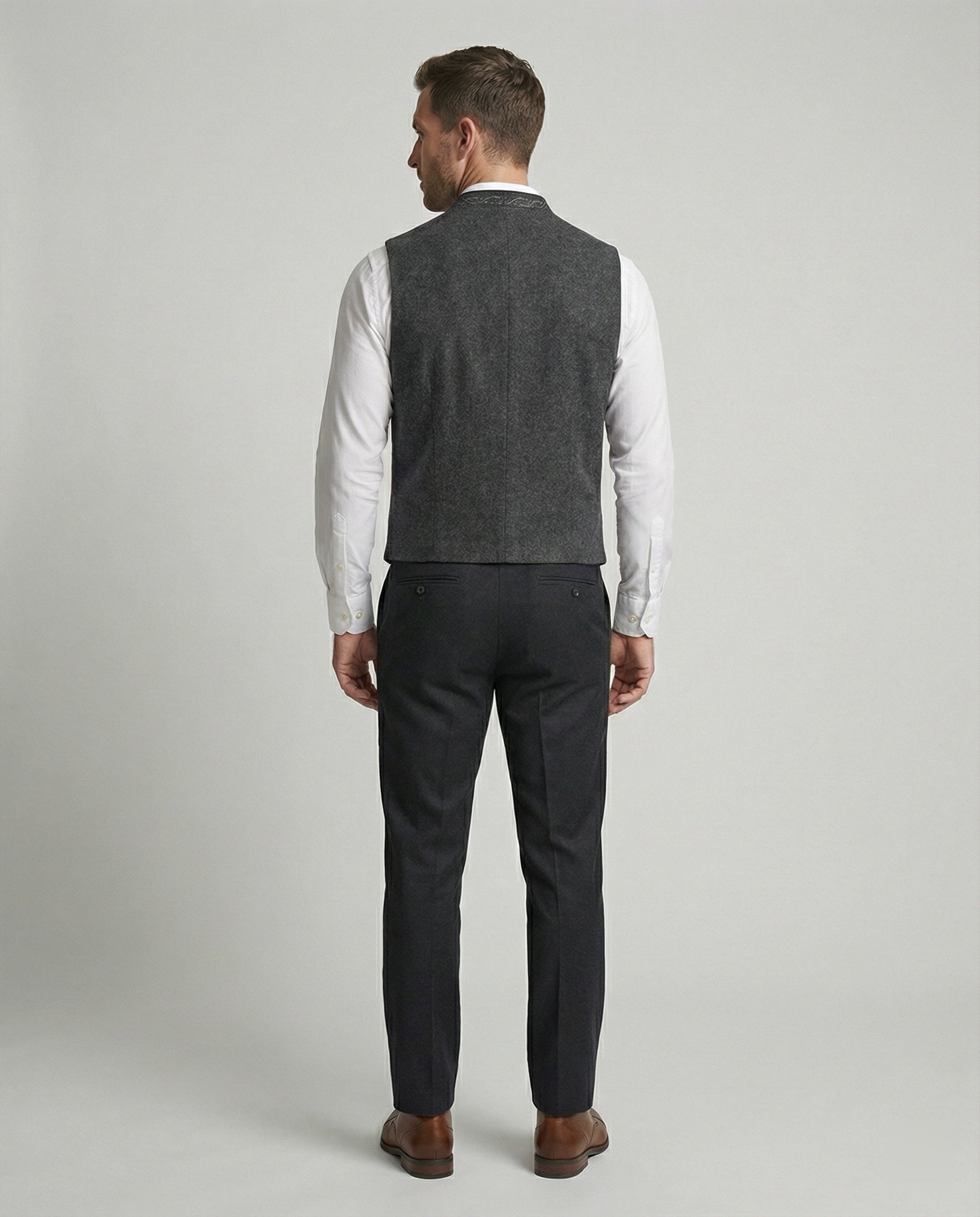 Traditional-style men's vest with a fitted cut - J&B; - 4 - Elvaroza.com