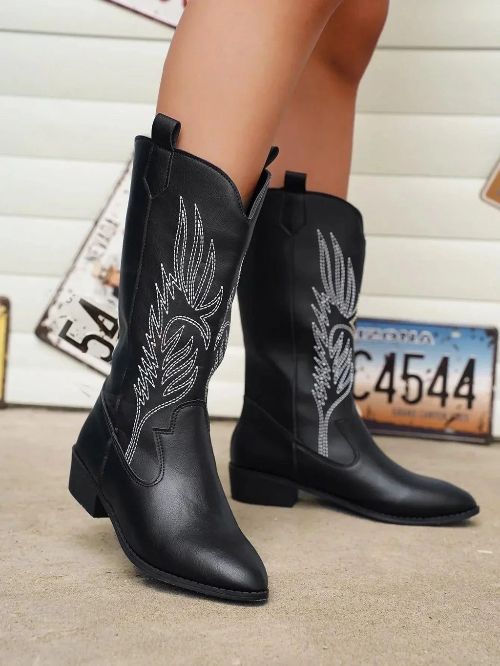 Women's Cowboy Boots with Block Heels and Stylish Embroidery - J&B; - 12 - Elvaroza.com