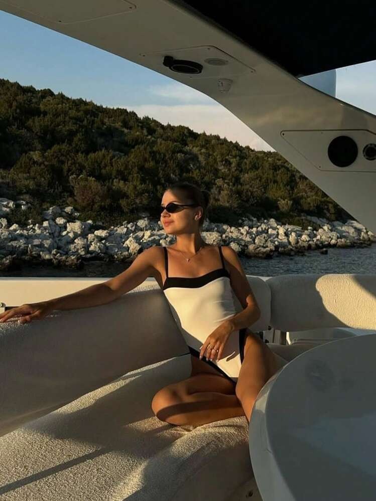 Bikini Women's Elegant Cut with Contrast Detailing - Image 4