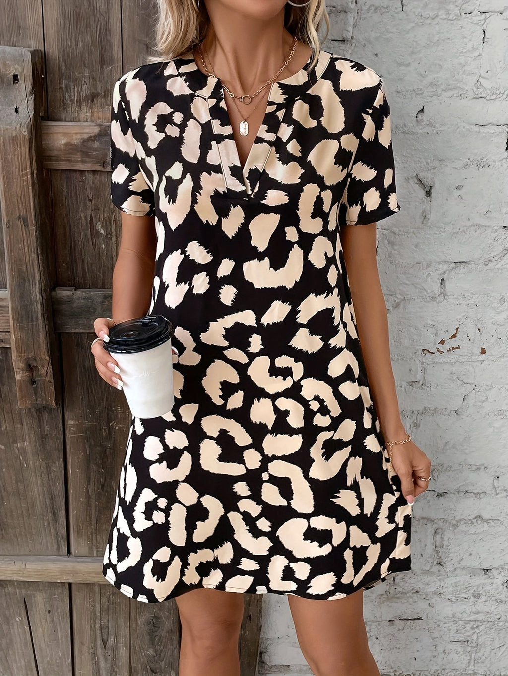 Lila – Women Short Sleeve Leopard Print Dress - Image 2
