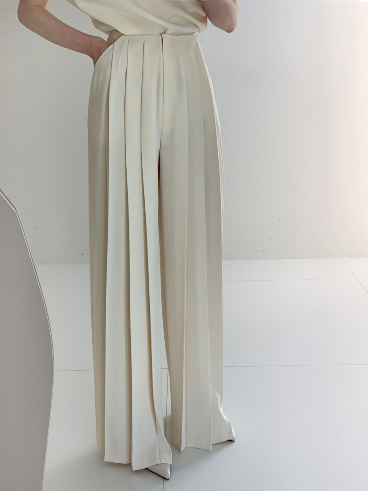 Gabriele – Elegant Pleated High Waist Wide Trousers - Image 1