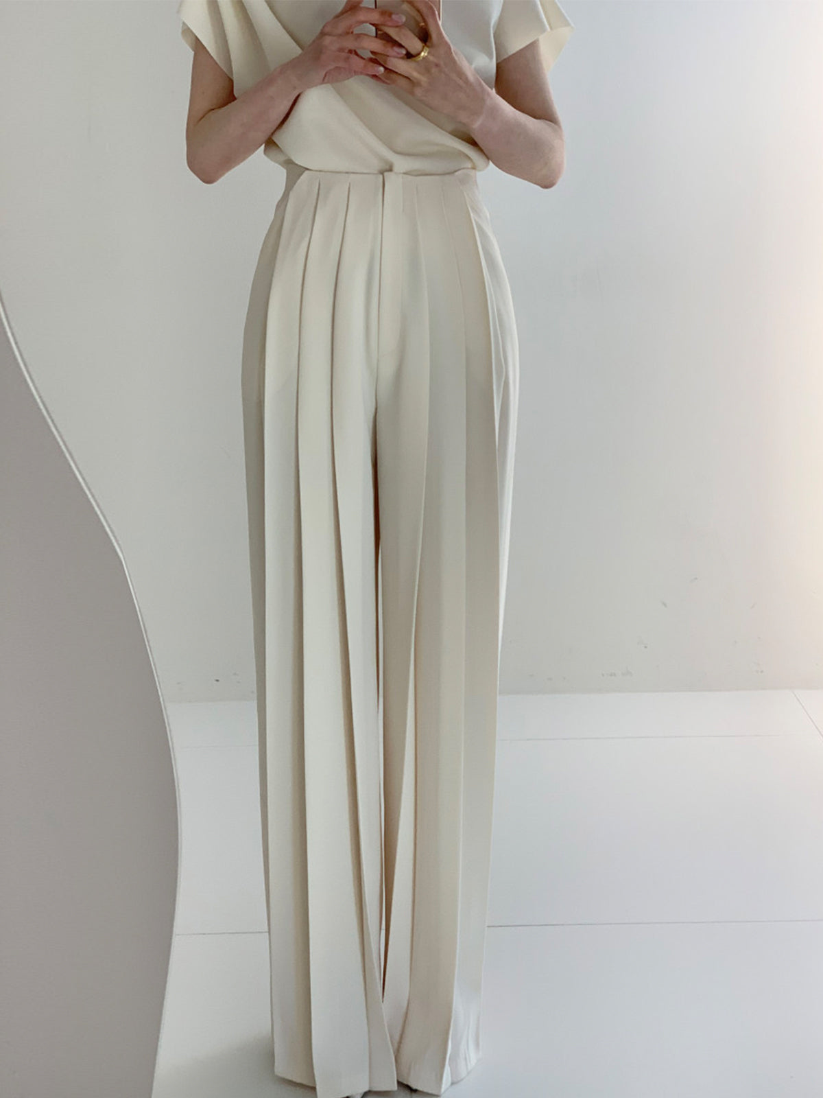 Gabriele – Elegant Pleated High Waist Wide Trousers - Image 6
