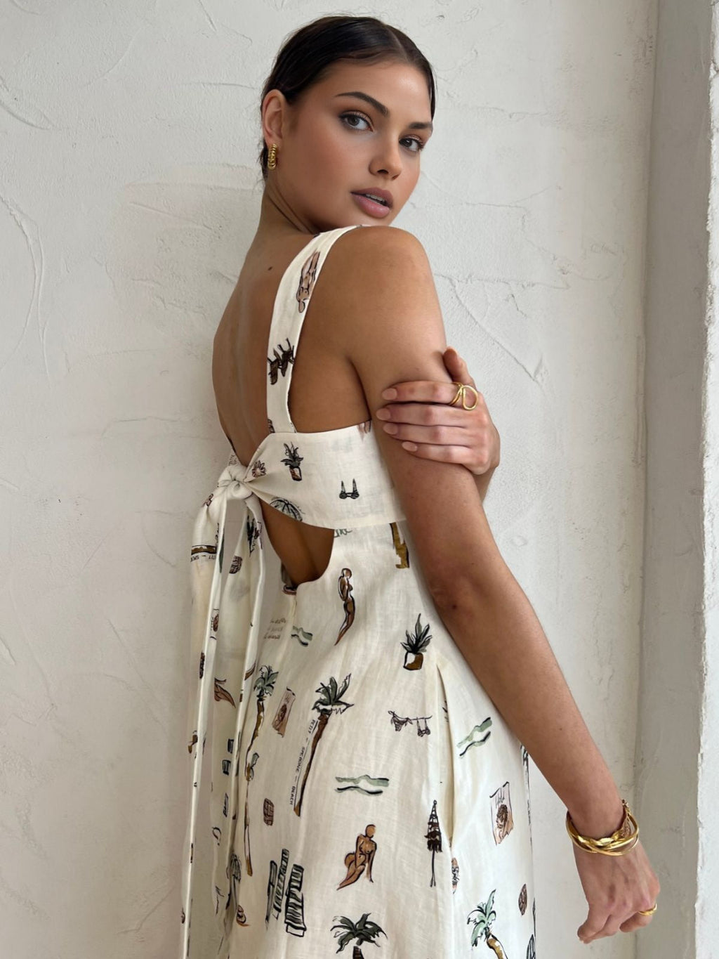Lila – Langes Kleid mit Knoten und tropischem Print - Image 3