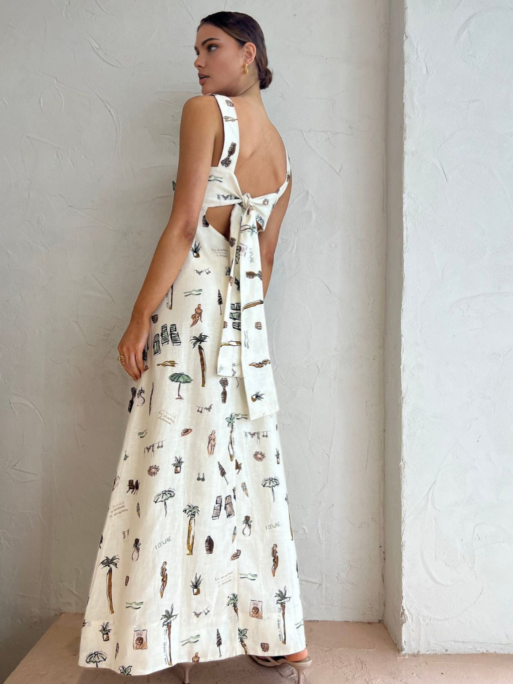 Lila – Langes Kleid mit Knoten und tropischem Print - Image 2
