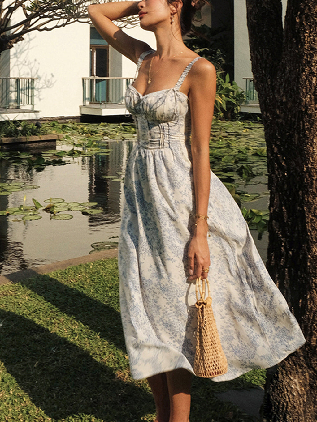 Emilia – Sapphire Garden Midi-Kleid mit Blumenmuster und Spaghettiträgern - Image 6