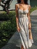 Emilia – Sapphire Garden Midi-Kleid mit Blumenmuster und Spaghettiträgern - Image 1