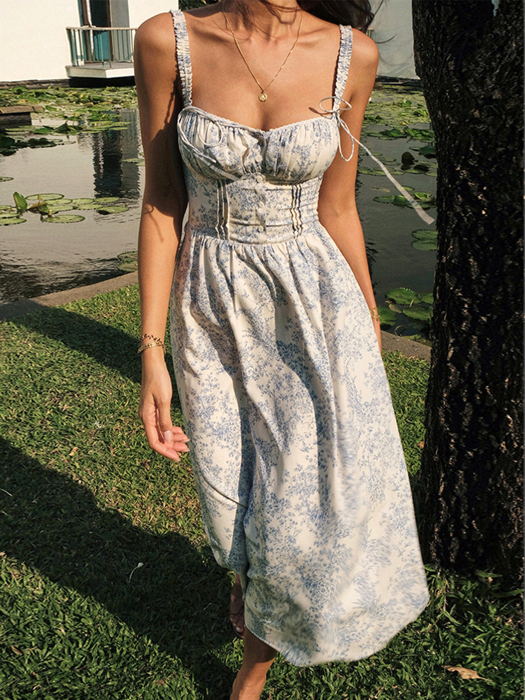 Emilia – Sapphire Garden Midi-Kleid mit Blumenmuster und Spaghettiträgern - Image 5