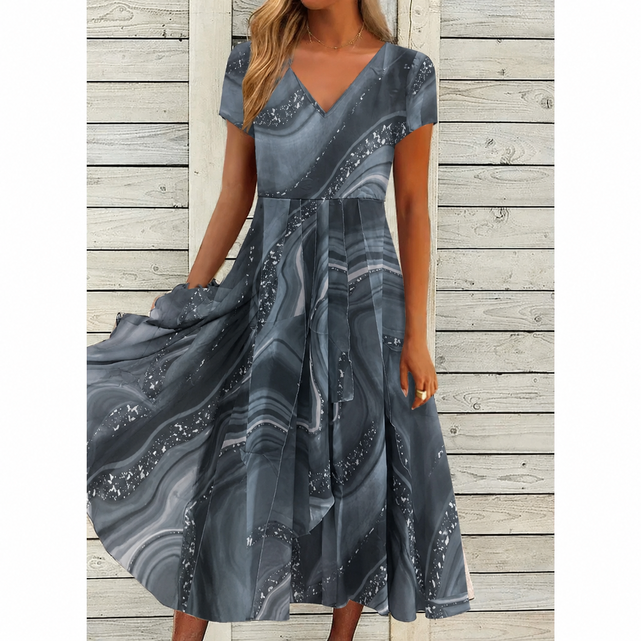 Britta – Womens dress with a floral pattern and V-neck