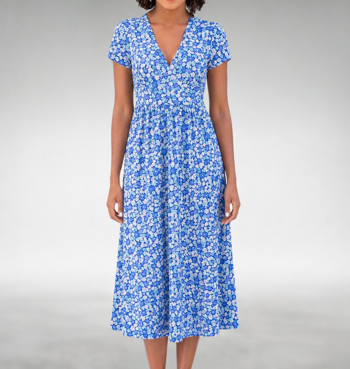Lea – A versatile summer dress with a floral pattern