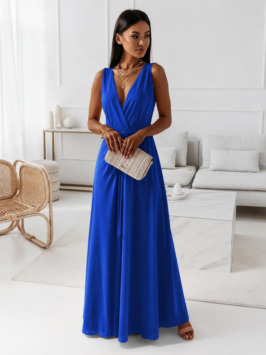 Clara – Elegant, sleeveless dress with a V-neck