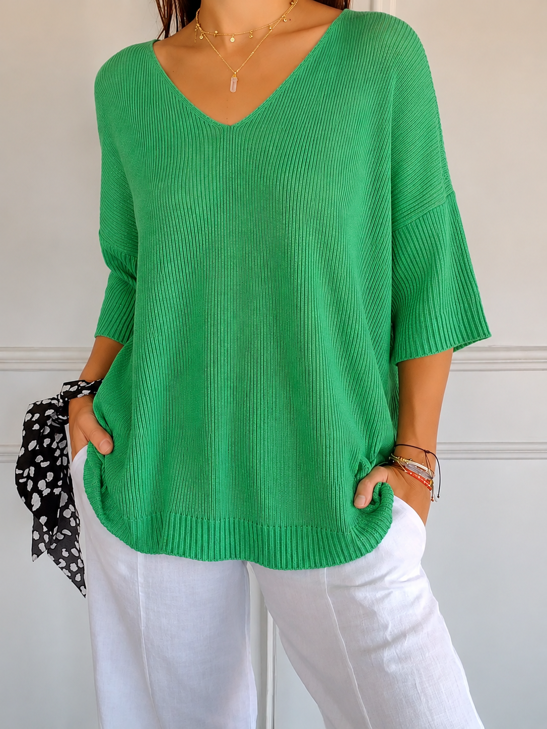 Cornelia – Summ er V-neck Sweater