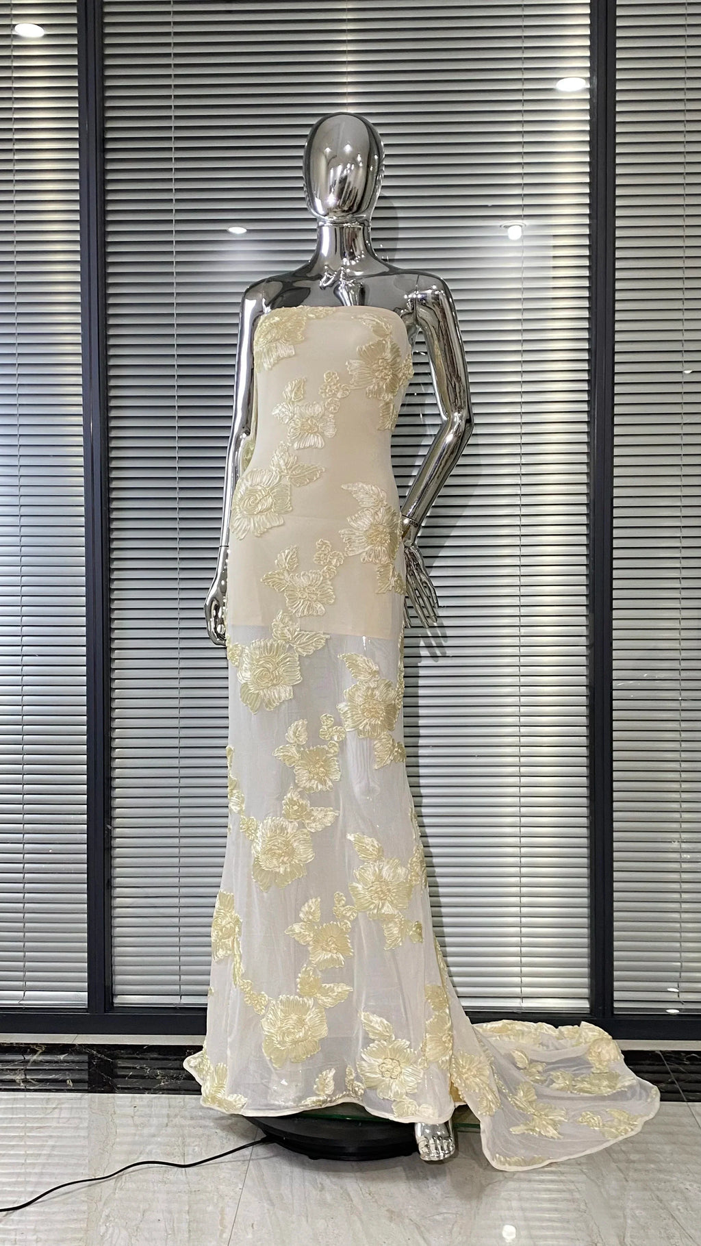 Laura – Strapless Floral Lace Dress - Image 4