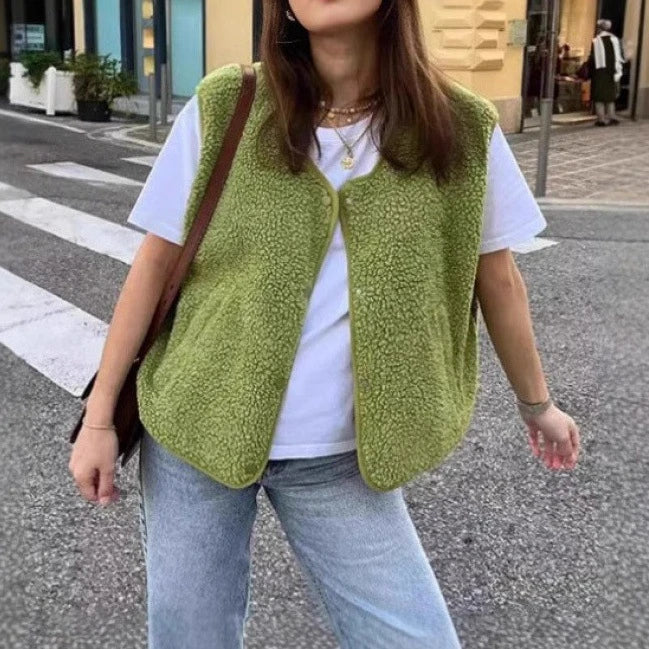 Women's faux fur vest, soft texture, with button closure - J&B; - 2 - Elvaroza.com