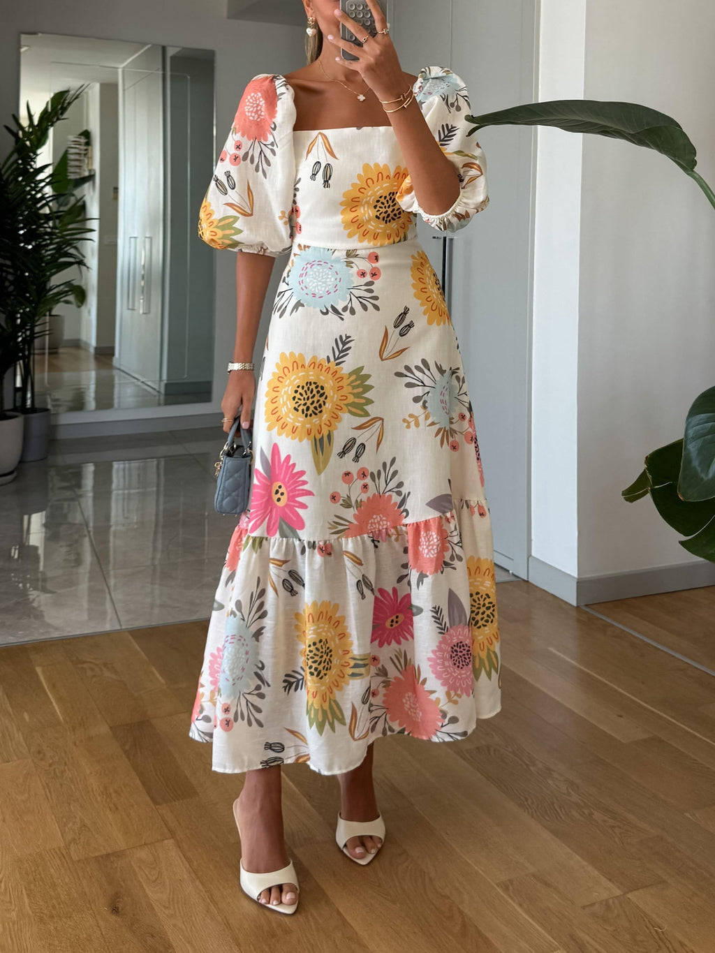 Sarah – Puffärmelkleid mit quadratischem Ausschnitt und Blumenmuster für Damen - Image 1