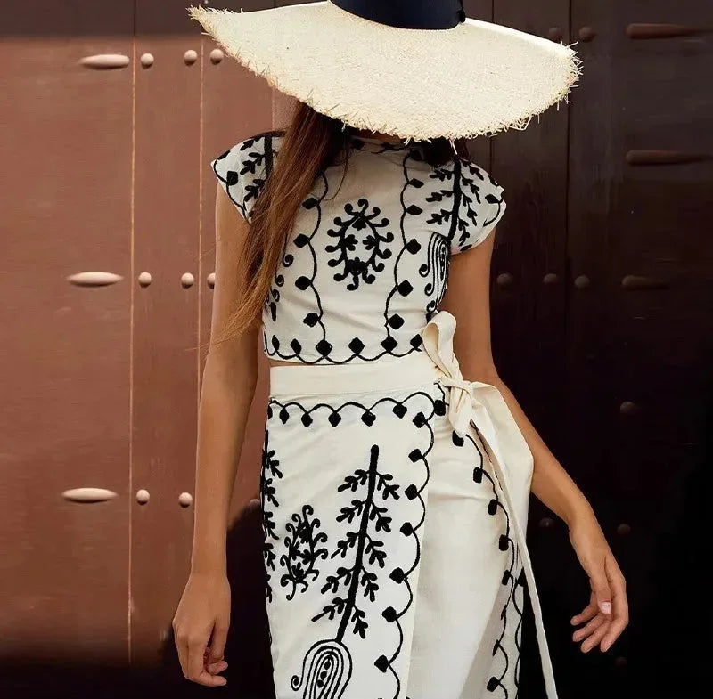 Leona – Sleeveless Wedding Guest Dress - Image 3