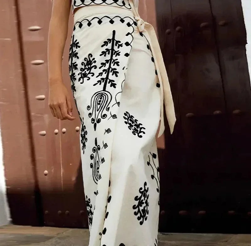 Leona – Sleeveless Wedding Guest Dress - Image 5