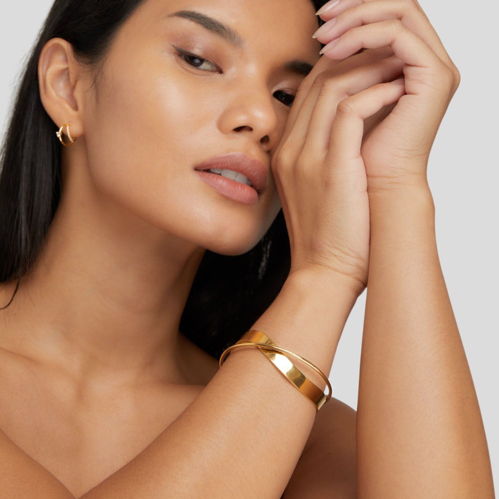 Alexis – Elegant Twisted Cuff Bracelet - Image 4