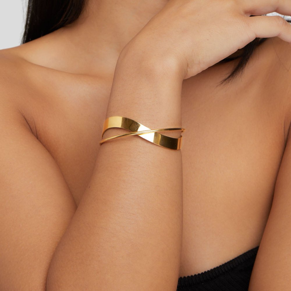 Alexis – Elegant Twisted Cuff Bracelet - Image 3