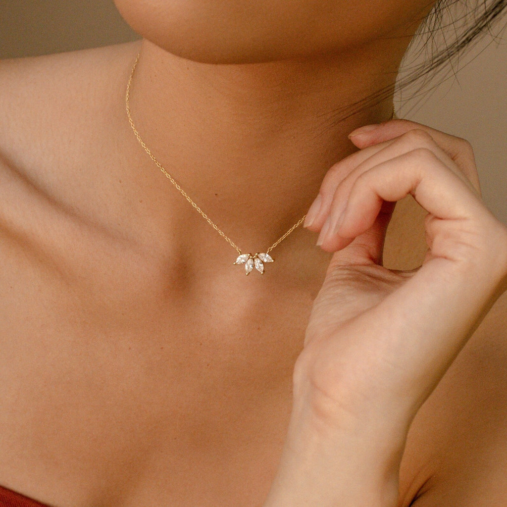 Anja – Elegant Minimalist Floral Necklace - Image 1