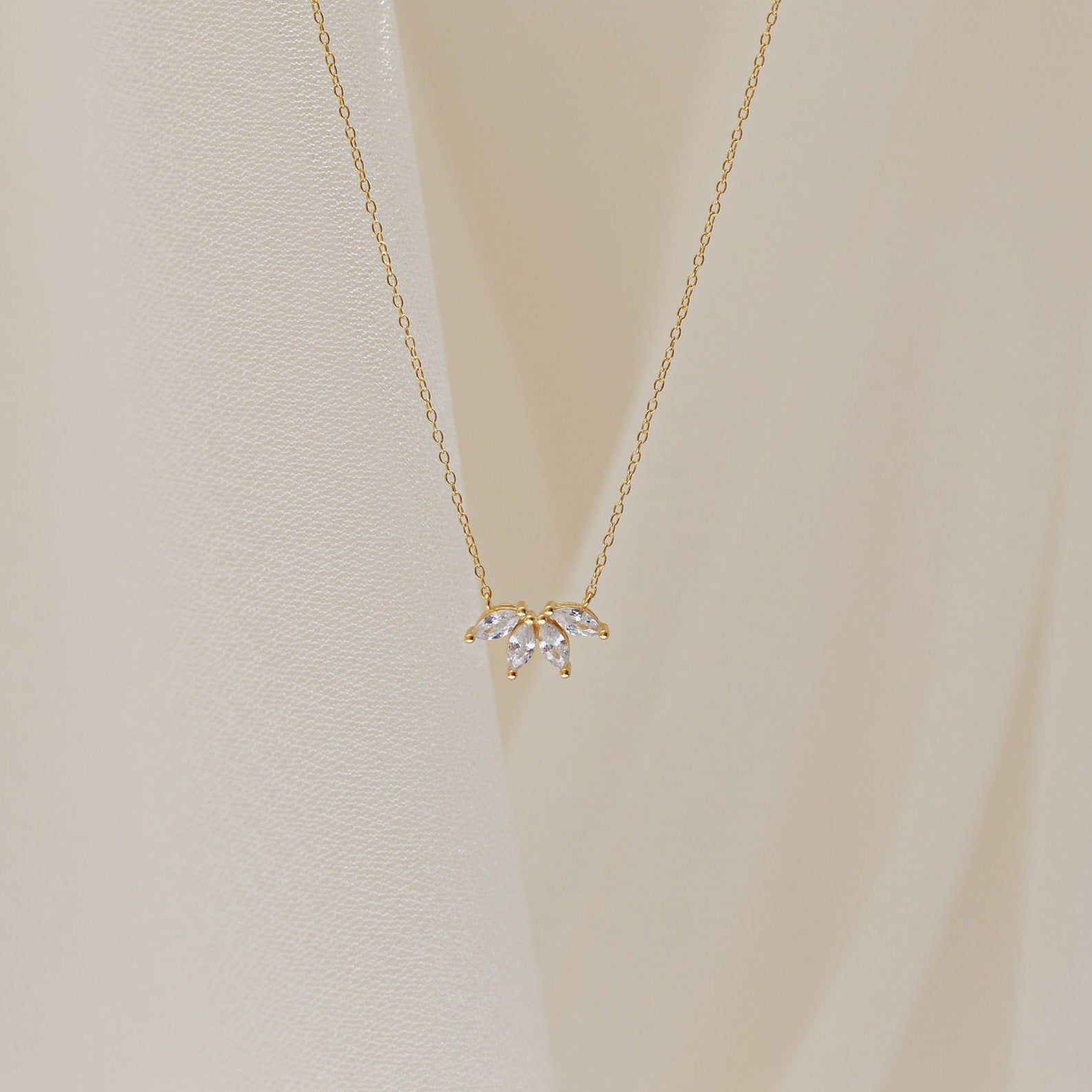 Anja – Elegant Minimalist Floral Necklace - Image 5