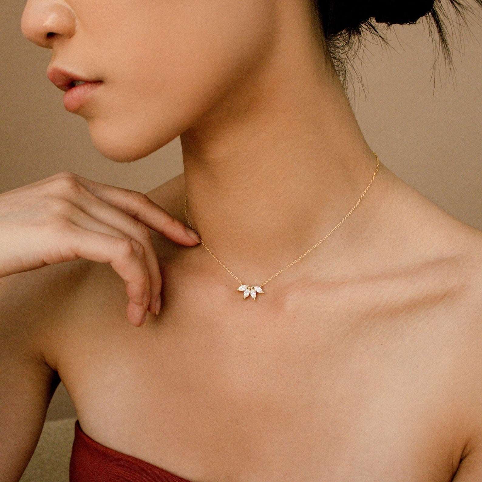 Anja – Elegant Minimalist Floral Necklace - Image 4