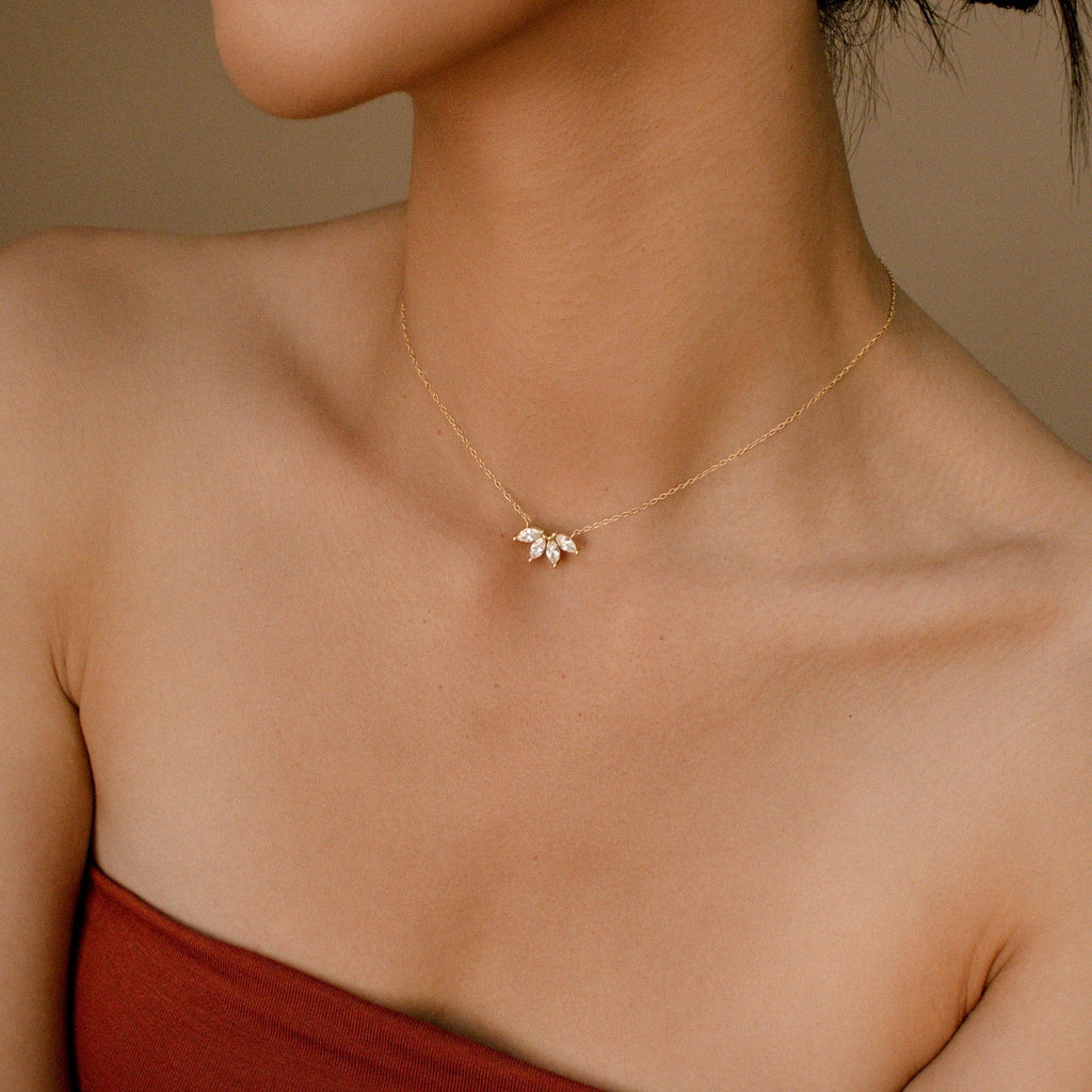 Anja – Elegant Minimalist Floral Necklace - Image 2