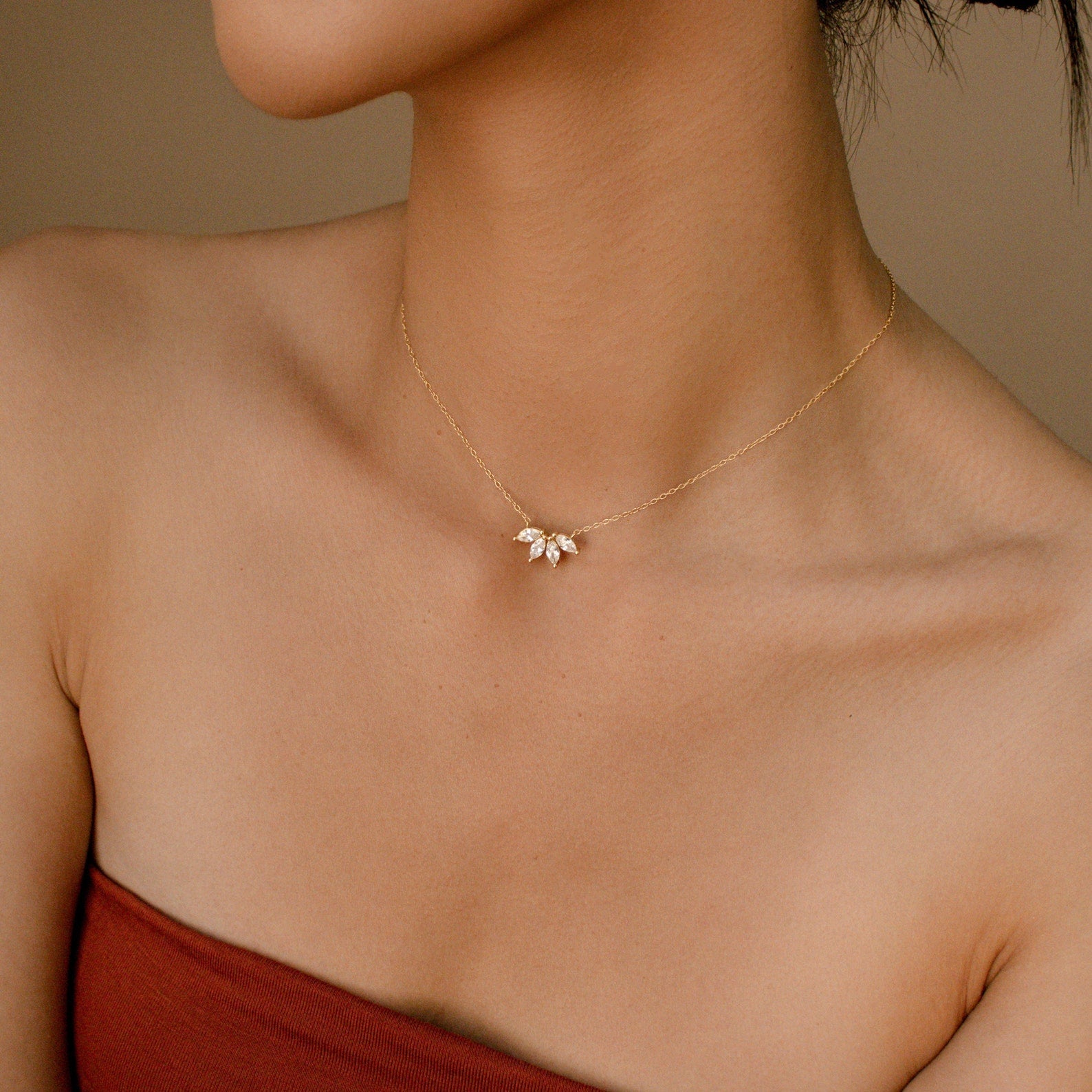 Anja – Elegant Minimalist Floral Necklace - Image 2
