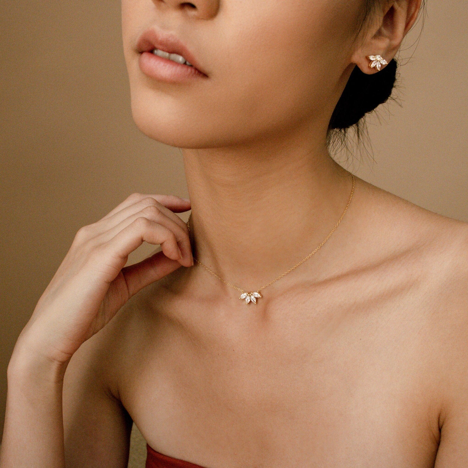 Anja – Elegant Minimalist Floral Necklace - Image 3