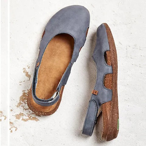 Kirsten – Sandals with a closed toe and heel strap