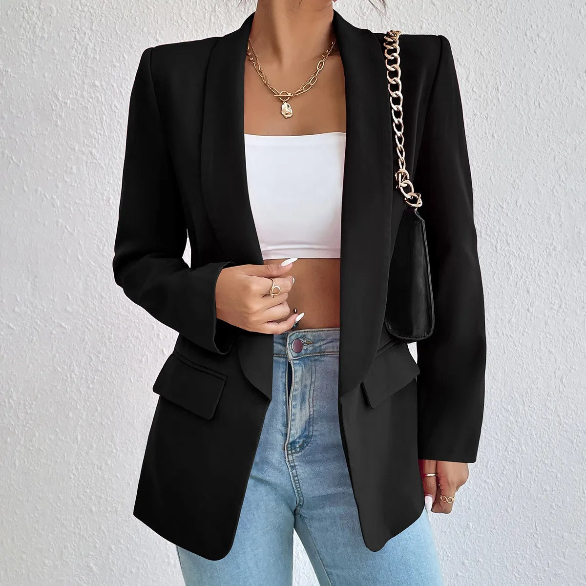 Women's blazer with a fitted cut and distinctive lapels | E&R