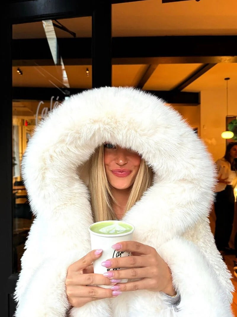 Cozy women's jacket with oversized hood and plush texture | E&R - 2 - Elvaroza.com